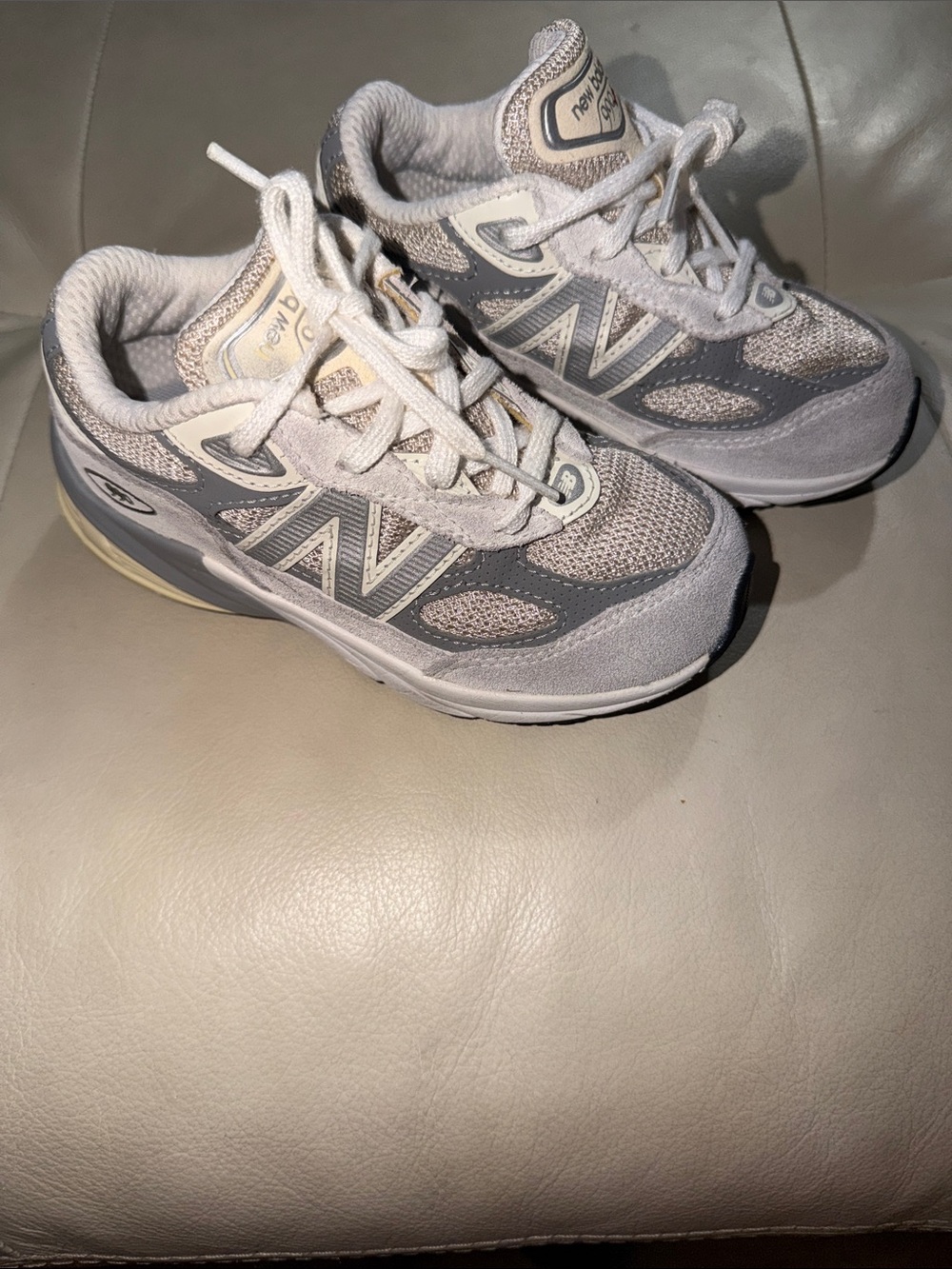 New Balance Kids 990v6 Sneakers in Gray and Cream - Picture 5 of 6